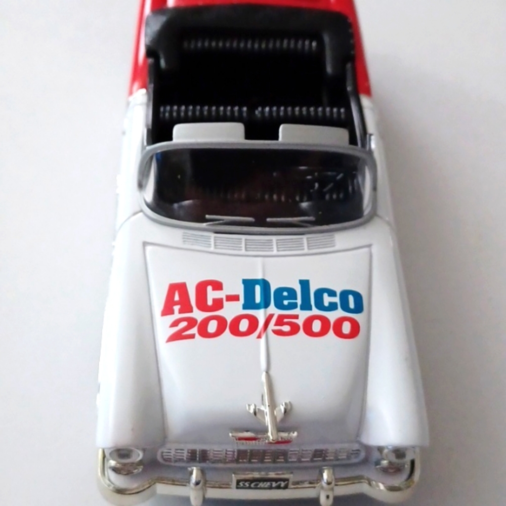 1955 Chevy Hooters 500 - Bank w/ Key - Racing Champions